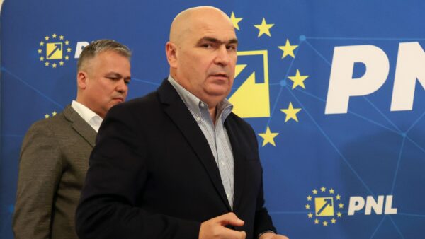 Guvernul Adrian Veștea a picat la vot. Bolojan rămâne în funcția de premier