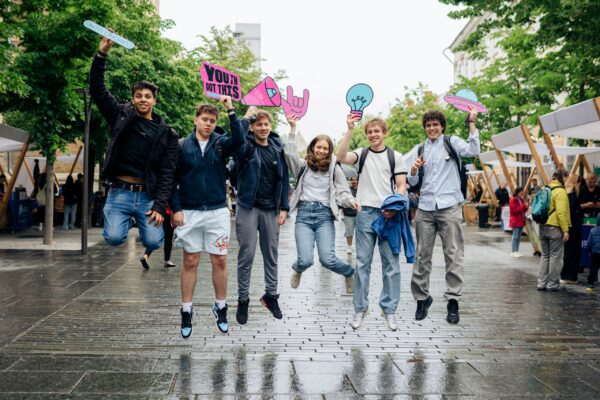 Com’ON Cluj-Napoca a dat startul: tinerii clujeni pot primi până la 5.000 de lei pentru a-și pune ideile în aplicare