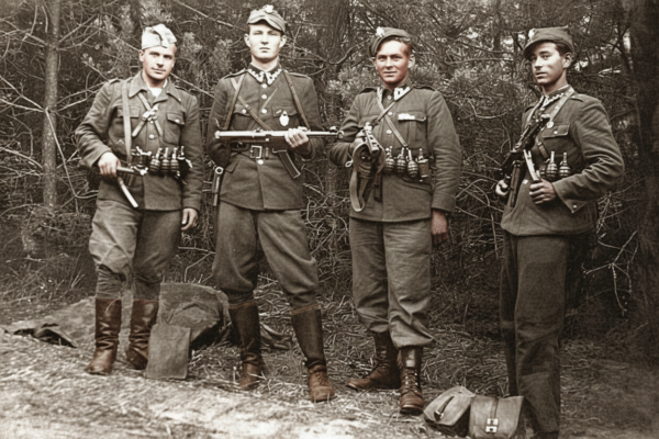 Aromânii (vlahii) din Grecia ocupată de Axă (1941–1944): între influența italiană, partizani și tranziție către anticomunism