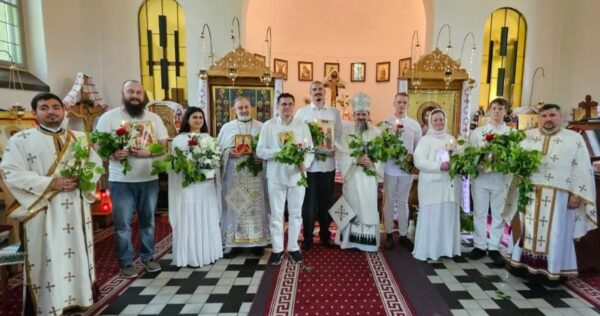 Suedezii continuă să vină în Biserica Ortodoxă Română: Șapte persoane, majoritatea tinere, botezate de episcopul Macarie al Europei de Nord