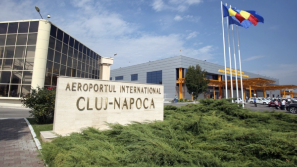 Scene de film la Aeroportul Cluj: O armă cu aer comprimat, o lunetă şi 1.000 de proiectile, descoperite de poliție