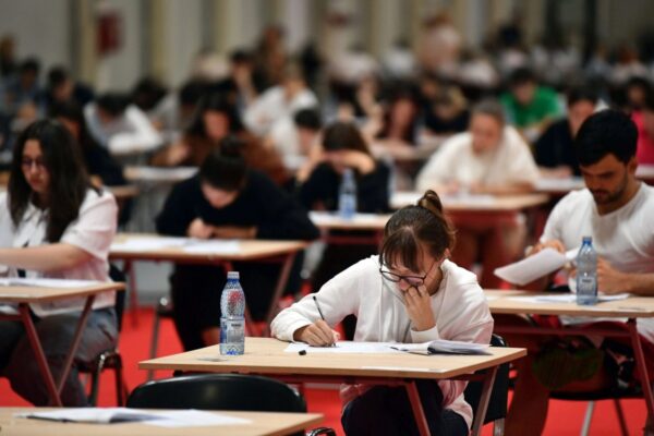 Peste 5.000 de elevi de clasa a VIII-a din Cluj vor susține probele scrise ale Evaluării Naționale