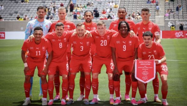 Naţionala de fotbal a Elveţiei se antrenează la Cupa Mondială într-o zonă infestată de şerpi veninoși din California