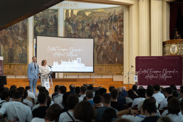 Peste 200 de elevi din 32 de țări participă la Cluj-Napoca la prima ediție a Olimpiadei Central Europene de Inteligență Artificială, găzduită de UBB