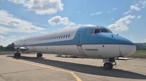 După ce a blocat traficul în Cluj, aeronava de pregătire a ”aterizat” pe aeroport 