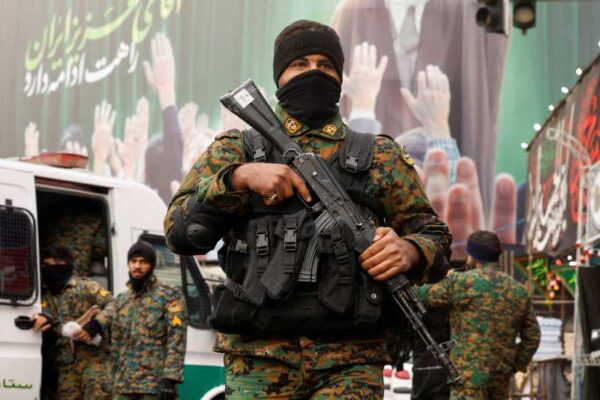 Adio pace! Americanii au lansat un atac la scară largă, iar iranienii au atacat bazele militare ale SUA și au închis Strâmtoarea Ormuz
