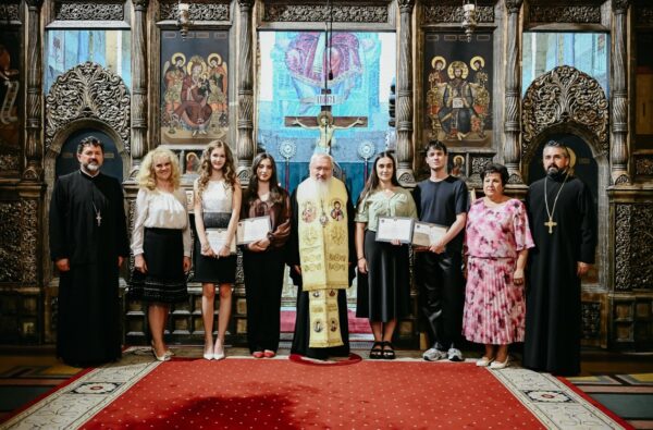Mitropolitul Andrei i-a premiat pe cei patru elevi de nota 10 la Bacalaureat din județul Cluj