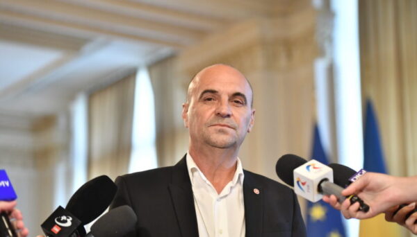Iulian Pope, liderul Sanitas, mesaj pentru Ilie Bolojan: Dacă nu vă treziți curând, s-ar putea să vă treziți scos în stradă de peste 1 milion de români