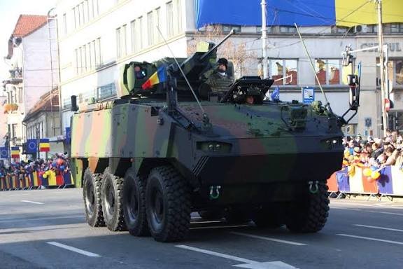 Expoziție militară în Parcul Central din Cluj-Napoca
