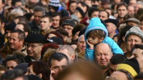 România se stinge! Niciun politician nu plătește factura iernii demografice programate