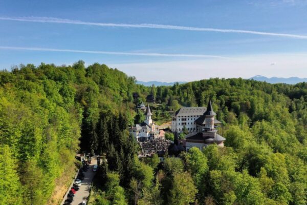 Mănăstirea Rohia, la Centenar: 100 de ani de viață monahală și de la aducerea icoanei din Athos. Ortodoxia vie