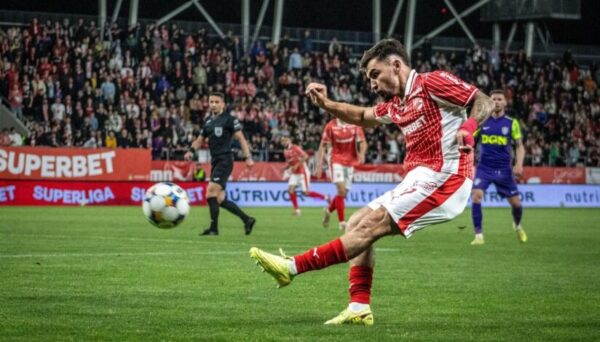 Nu avem noroc. Dinamo – ”U” Cluj 2-1, ”câinii” trec provizoriu pe primul loc. Nu avem noroc