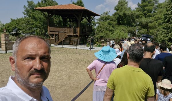 La mormântul lui Paisie Aghioritul, alături de sute de pelerini români. Rugăciune pentru unitatea Ortodoxiei
