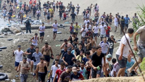 Asaltul imigranților la Ceuta: o invazie străină, deocamdată eșuată. UE schimbă paradigma neo-marxistă privind imigrația