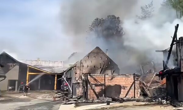 Mănăstirea Cășiel din Cluj, grav afectată de incendiu. Mai multe clădiri au fost mistuite de flăcări