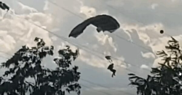 Parașutiști militari au fost răniți la Târgu Mureș, în timpul unui exercițiu al Forțelor pentru Operațiuni Speciale