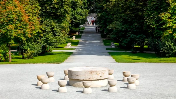 Poemul Zilei: Masa tăcerii