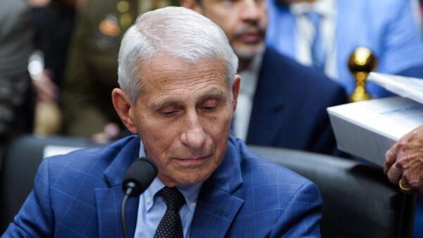 Mesajele bombă ale lui Fauci din pandemie ies la iveală. Ce spunea despre vaccinurile anti COVID-19?
