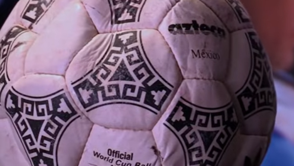 O minge legendară a lui Maradona din istoria fotbalului, vândută pentru 2,9 milioane de euro