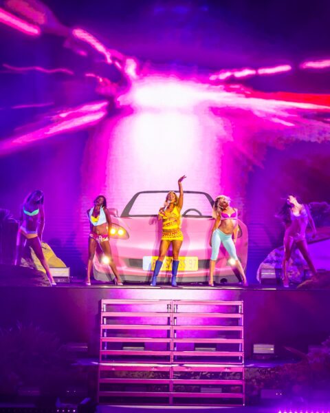 Peste 130.000 de participanți în a doua zi de Untold. Show-ul Zarei Larsson a transformat Cluj Arena într-o galaxie de lumină
