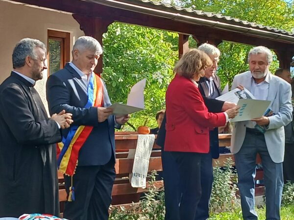 Marele Premiu al  „Serile de Poezie de la Desești” 2026 oferit de Ana Blandiana, a fost câștigat de poetul Nicolae Scheianu!