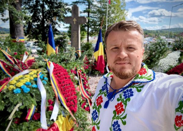 Deputat Robert Alecu: Crucea se poartă cu credință, cu demnitate și cu onoare