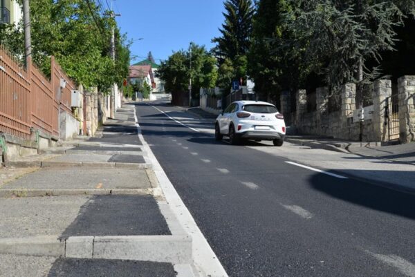 Au fost finalizate lucrările de înlocuire a conductei de canalizare de pe strada C.A. Rosetti din Cluj-Napoca. Circulația rutieră a revenit la normal