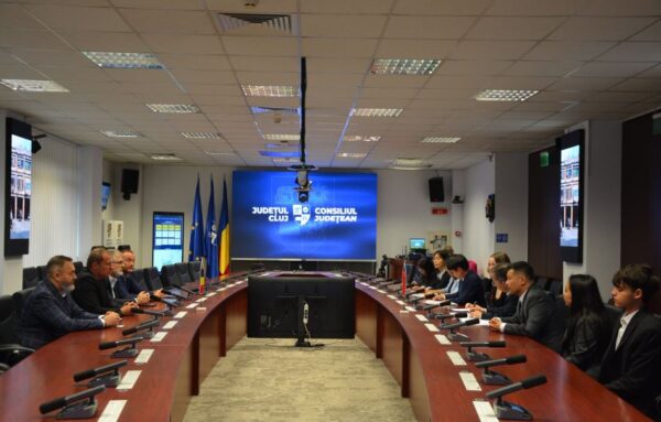 Vicepreședintele Consiliului Județean Cluj, Radu Rațiu, a primit vizita unei delegații de afaceri din orașul Guangzhou, capitala provinciei Guangdong din China