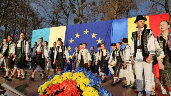 „Diplomația Română a învins”! | Clasa I cu predare în limba română din Orlivka, Ucraina, se redeschide. Zelenski a înfrânt