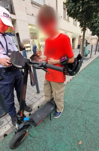 Băiat de 15 ani din Cluj-Napoca, dosar penal după ce a condus o trotinetă electrică