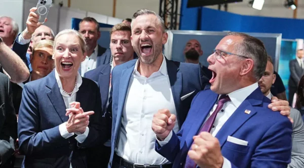 Reacție triumfalistă a candidatului AfD, înainte de victoria majoră ce se prefigurează în Germania. AUR desface șampania