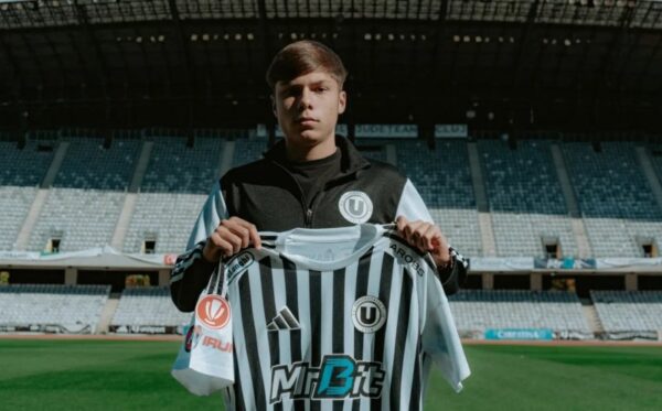 Darius Mihăilă a semnat primul contract de profesionist la U Cluj