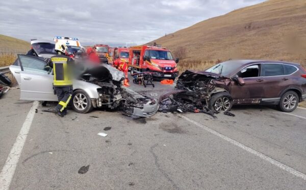 Accident la Poieni