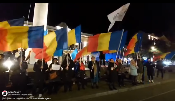 Românii din Cluj-Napoca protestează față de abuzurile la care este supus Călin Georgescu. Se strigă LIBERTATE deja de trei săptămâni