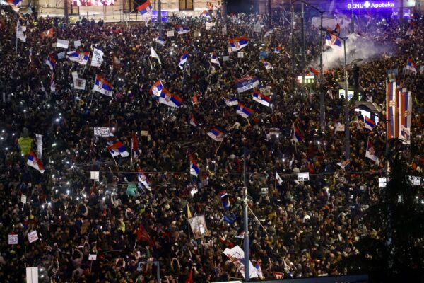 Miting uriaș la Belgrad, organizat de partidul „Lista Studenților”, înaintea alegerilor parlamentare anticipate