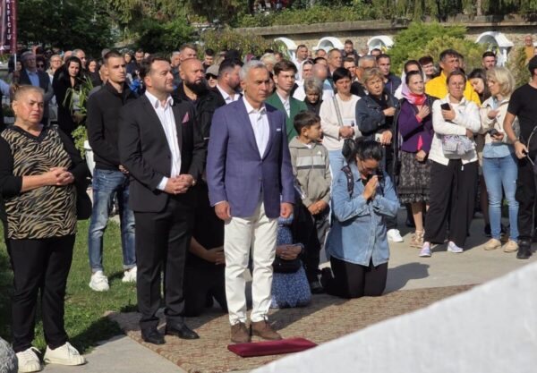 Stareța și preotul Mănăstirii Sfintei Cruci din Oradea au fost sancționați dur după ce l-au numit pe Călin Georgescu „președintele ales”