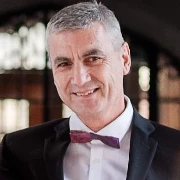„M-am alăturat unui spațiu internațional al cercetării, păstrând în același timp legătura cu locul în care m-am format” – Interviu cu domnul Academician Marin Lițoiu din Canada –