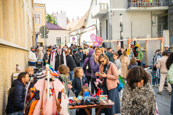 Târgul Der Flohmarkt vine în cartierele Grigorescu și Mănăștur. Ce puteți cumpăra