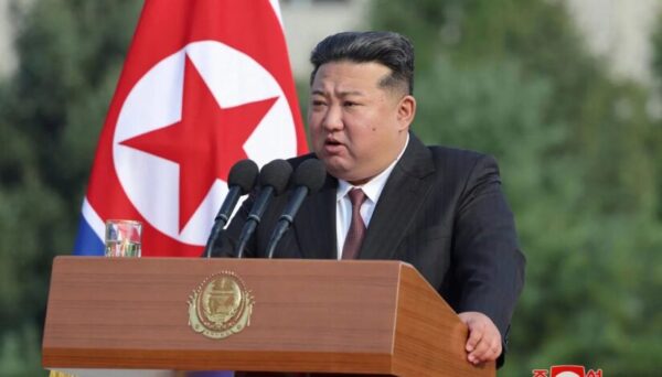 Presa britanică: Liderul nord-coreean Kim Jong Un ar fi suferit o hemoragie cerebrală și ar fi fost spitalizat în China