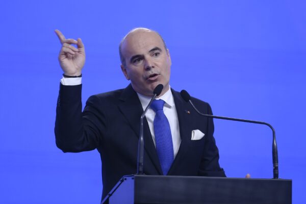 Rareș Bogdan afirmă că a fost dat afară din ședințele de partid: „L-am confruntat pe Bolojan și nu am fost singurul”